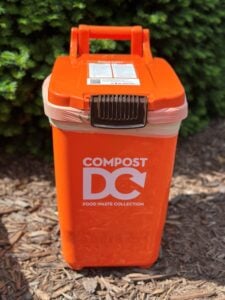 7-gallon food waste collection bin. Credit: DC Department of Public Works